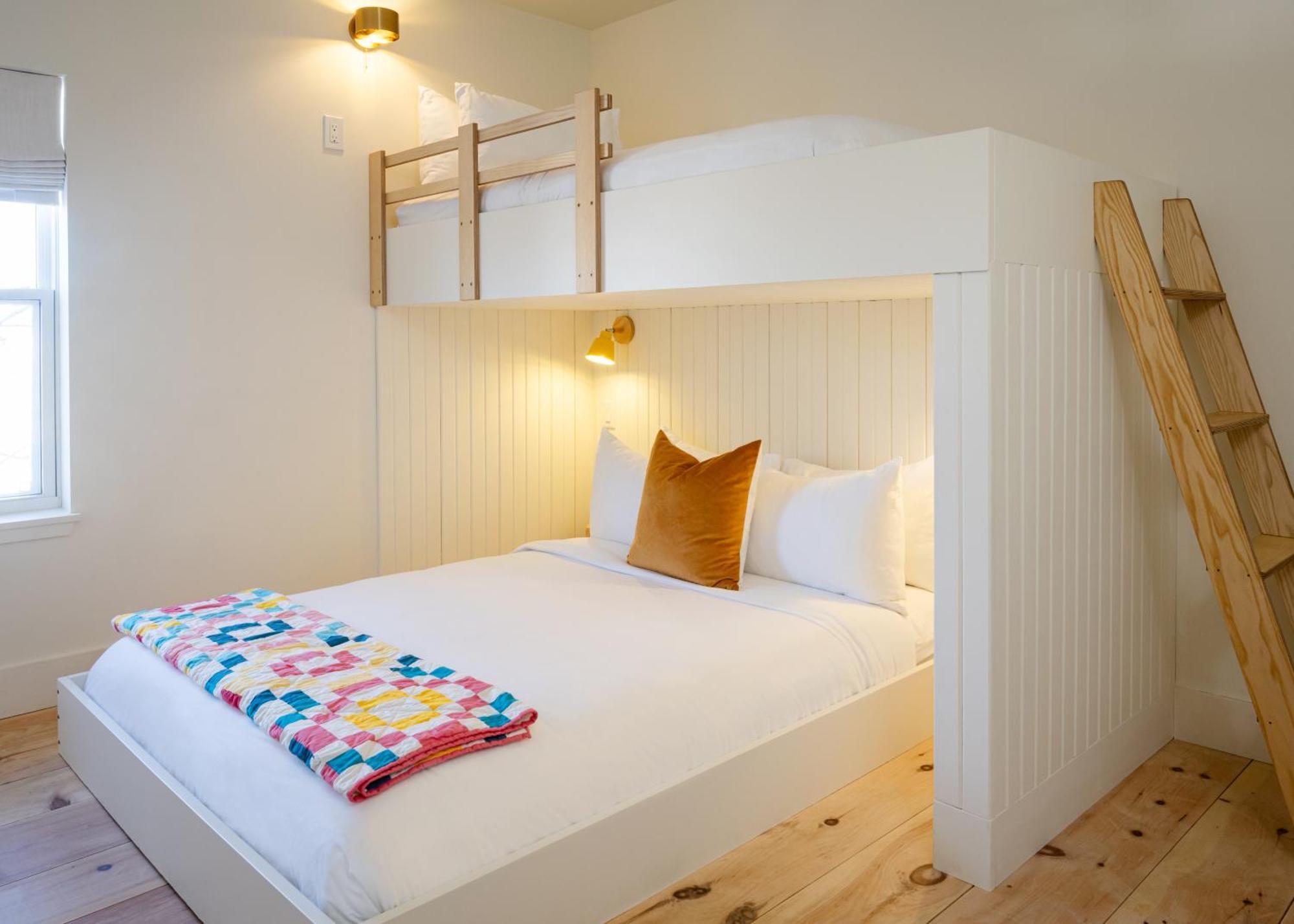 The August House Hotel วินด์เซอร์ ภายนอก รูปภาพ
